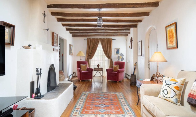 Historic Eastside House | 177 m² House ∙ 3 bedrooms ∙ 6 guests