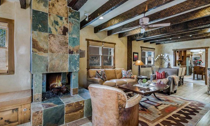 South Capitol House | 186 m² House ∙ 5 bedrooms ∙ 16 guests