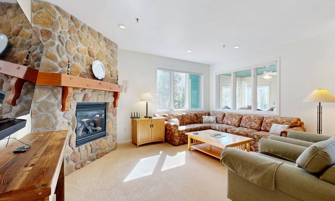 Jeffersonville Condo | 193 m² Condo ∙ 3 bedrooms ∙ 8 guests