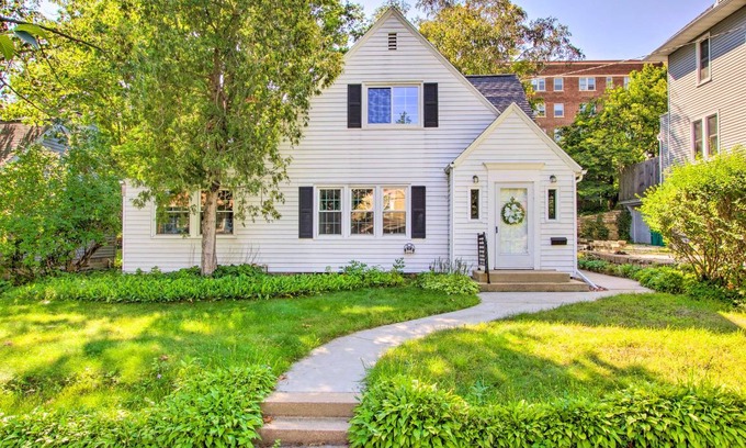 Historic Southwest House | 193 m² House ∙ 3 bedrooms ∙ 6 guests