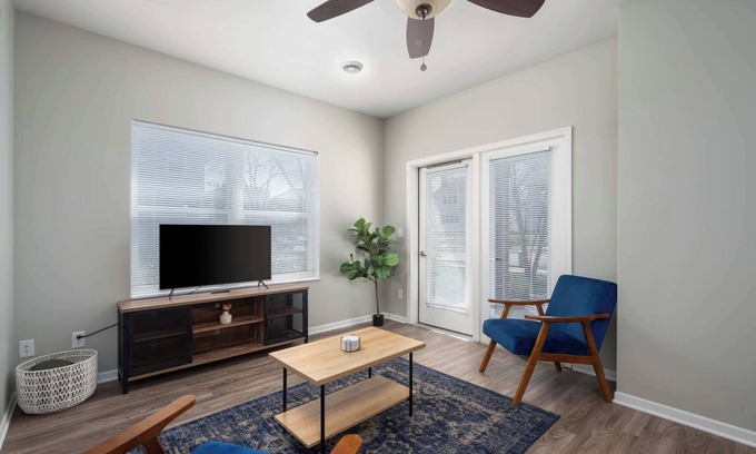 Kutzky Park Apartment | 2 Bedroom Apartment, Free Parking, Next To Mayo!