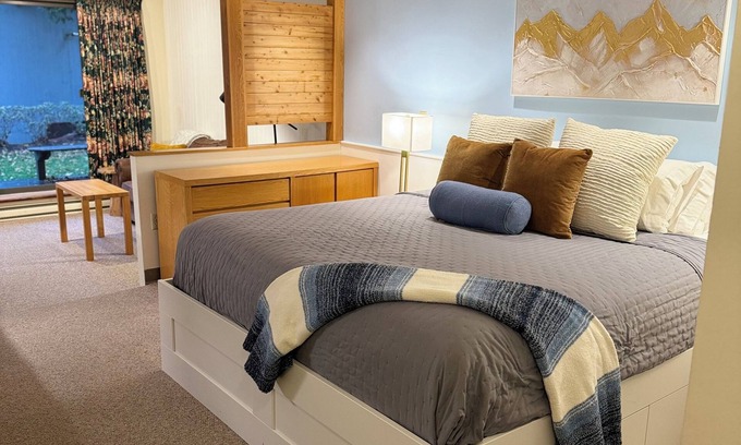 Jeffersonville Condo | 2-minute ski trail to the lift Smuggs Condo⭐️