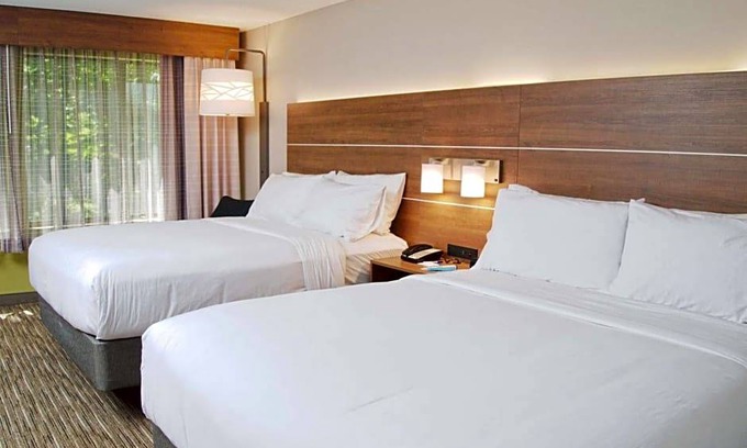 South Burlington Hotel | 2-Star Hotel ∙ Holiday Inn Express South Burlington, an IHG Hotel