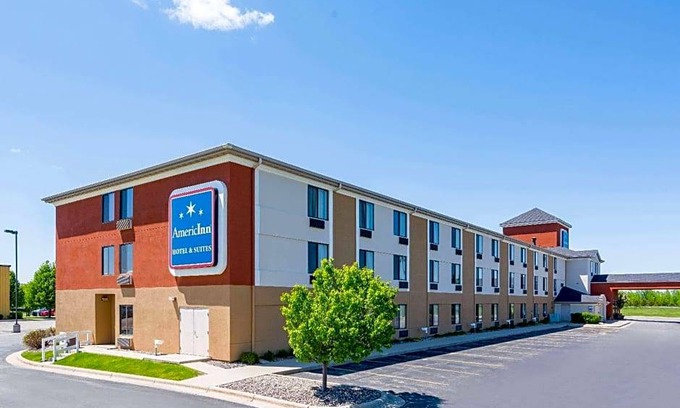 Rochester Hotel | 2-Star Hotel ∙ AmericInn by Wyndham Rochester