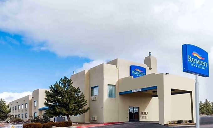 Southside Hotel | 2-Star Hotel ∙ Baymont by Wyndham Santa Fe