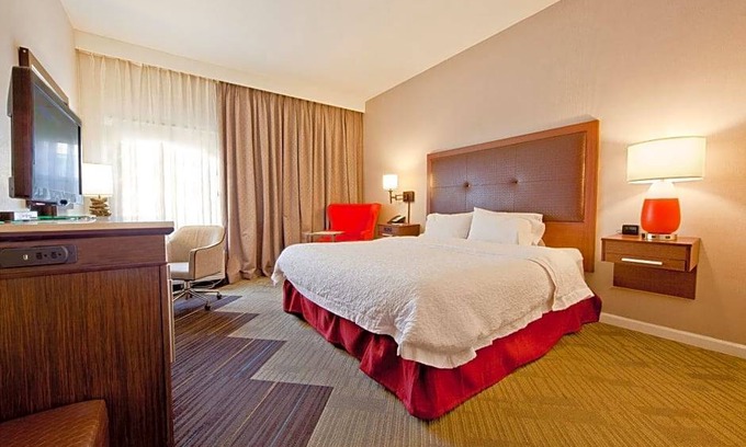 Taos Hotel | 2-Star Hotel ∙ Hampton Inn Taos