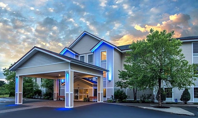 Brattleboro Hotel | 2-Star Hotel ∙ Holiday Inn Express Hotel & Suites Brattleboro, an IHG Hotel