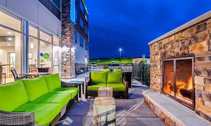 Rice Lake Hotel | 2-Star Hotel ∙ Holiday Inn Express & Suites - Rice Lake, an IHG Hotel