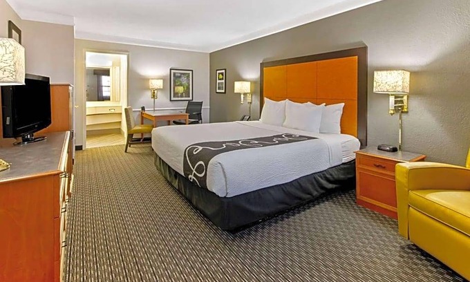 Southside Hotel | 2-Star Hotel ∙ La Quinta Inn by Wyndham Santa Fe