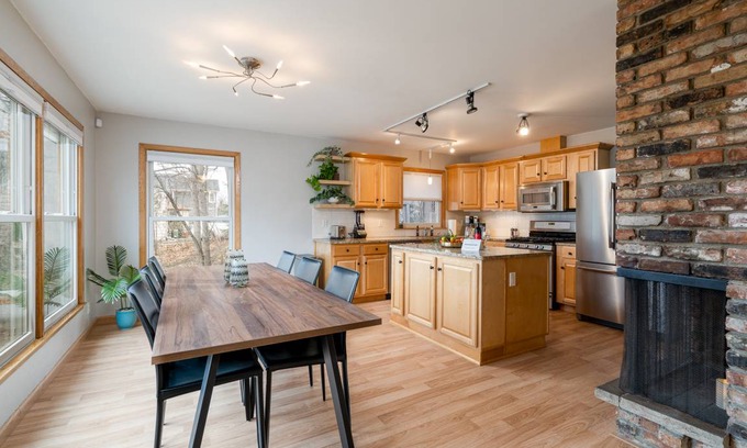 Linden Hills House | 210 m² House ∙ 5 bedrooms ∙ 10 guests