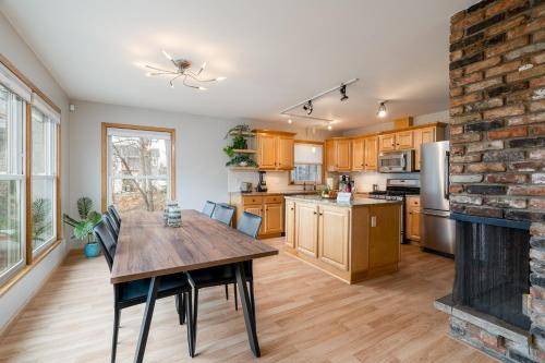 Linden Hills House | 223 m² House ∙ 5 bedrooms ∙ 10 guests