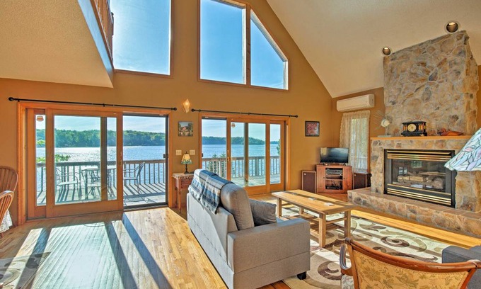 Lake Bonaparte House | 224 m² House ∙ 3 bedrooms ∙ 12 guests