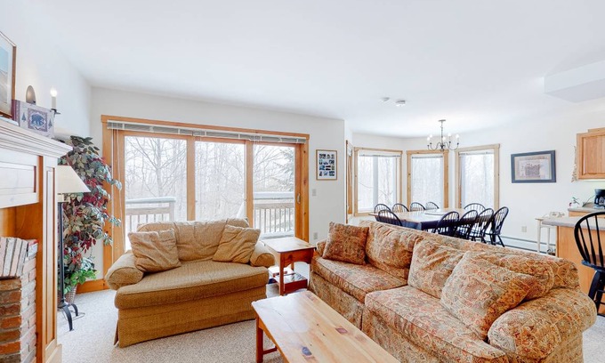 North Troy Condo | 225 m² Condo ∙ 4 bedrooms ∙ 14 guests