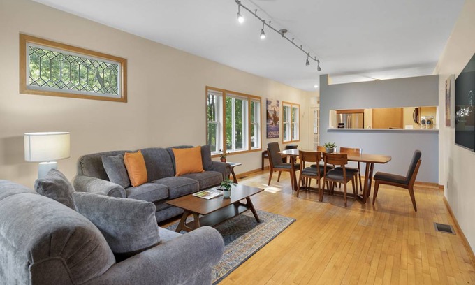 Mendota Heights House | 227 m² House ∙ 4 bedrooms ∙ 8 guests