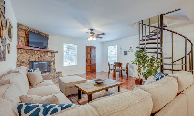Red River House | 232 m² House ∙ 4 bedrooms ∙ 11 guests
