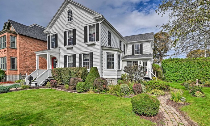 Plattsburgh House | 232 m² House ∙ 4 bedrooms ∙ 6 guests