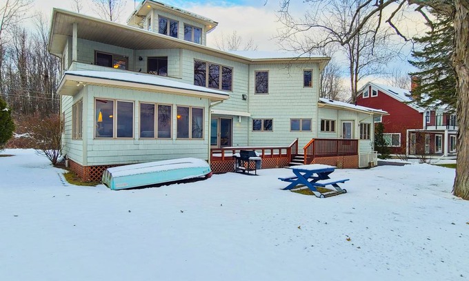 Malletts Bay House | 279 m² House ∙ 3 bedrooms ∙ 8 guests