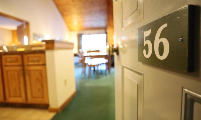 North Woodstock Apartment | 3 Bedroom Deer Park Condo on Lake and close to Recreation Center