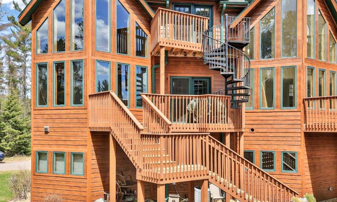 Eagle River Condo | 3-story townhome with dock access on Duck Lake, fireplaces, WiFi