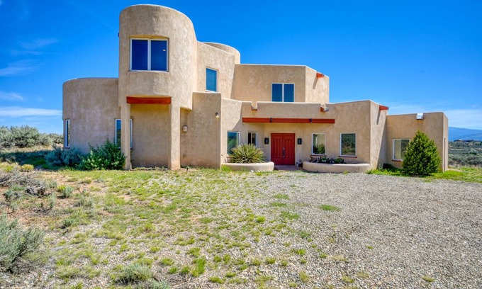Ranchos De Taos House | 324 m² House ∙ 3 bedrooms ∙ 12 guests