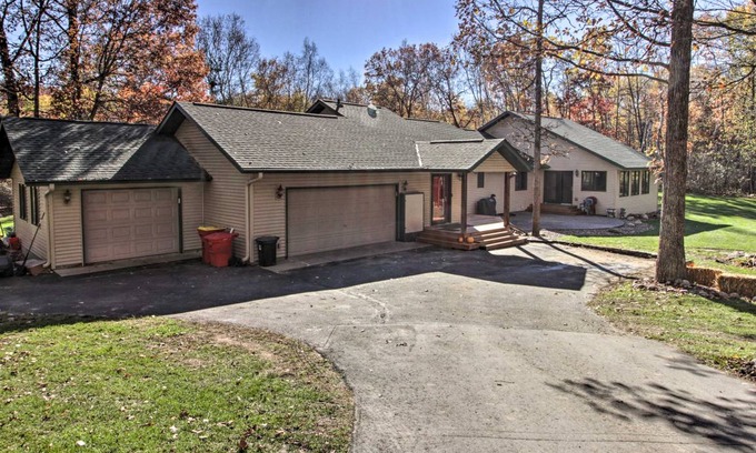 Breezy Point House | 325 m² House ∙ 4 bedrooms ∙ 10 guests