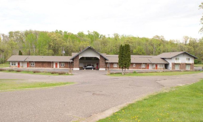 St Croix Falls Hotel | 35 m² Motel ∙ 6 guests