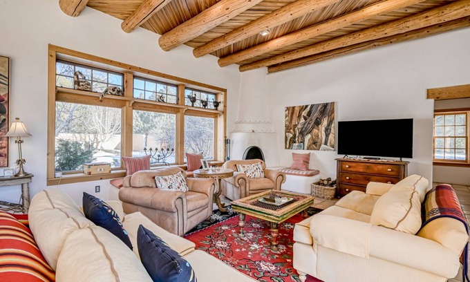 Valdez House | 353 m² House ∙ 4 bedrooms ∙ 14 guests
