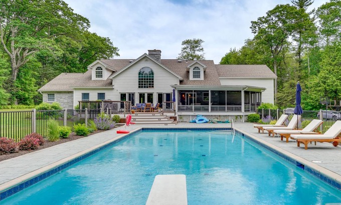 Monterey House | 415 m² House ∙ 6 bedrooms ∙ 16 guests