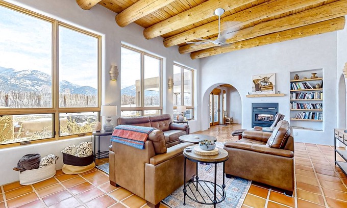 Arroyo Seco House | 418 m² House ∙ 4 bedrooms ∙ 13 guests