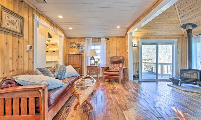 Coventry Lake Cottage | 55 m² Cabin ∙ 1 bedroom ∙ 2 guests