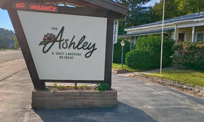 Saranac Lake Hotel | 56 m² Motel ∙ 2 bedrooms ∙ 11 guests
