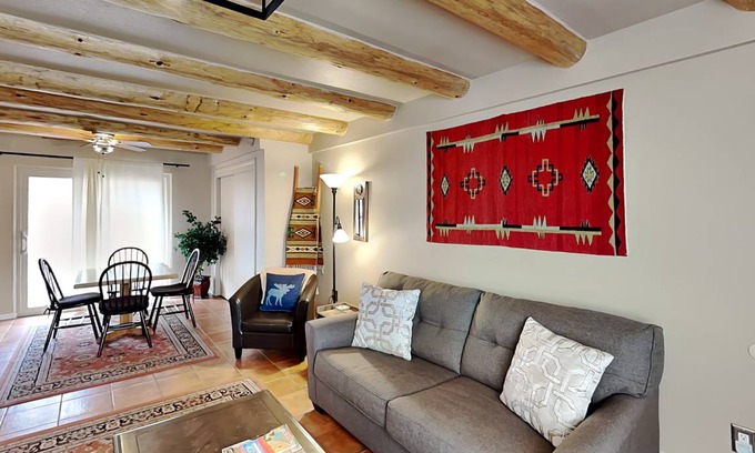 South Capitol Condo | 61 m² Condo ∙ 1 bedroom ∙ 4 guests
