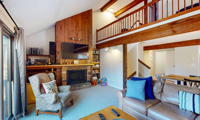 West Hartford Condo | 63 m² Condo ∙ 3 bedrooms ∙ 8 guests