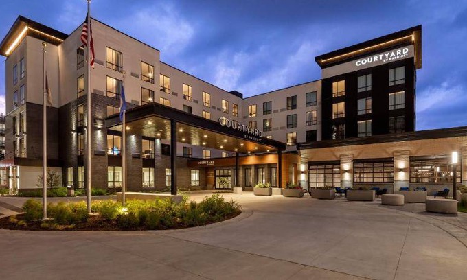 Northwestern Precinct Hotel | 70 m² Hotel ∙ 127 guests