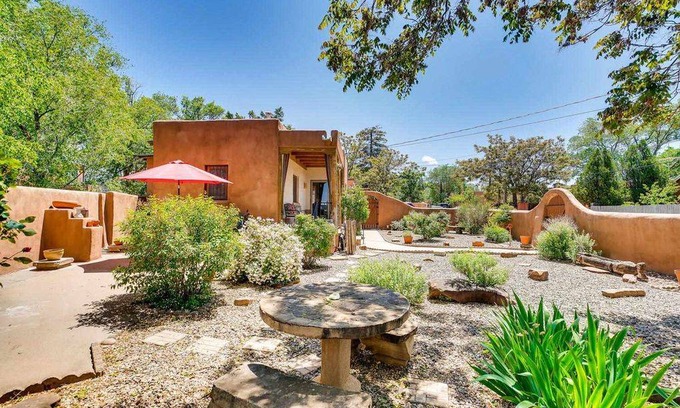 South Capitol House | 97 m² House ∙ 2 bedrooms ∙ 4 guests