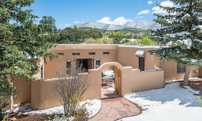 Historic Eastside House | Apodaca - Spacious and Inviting