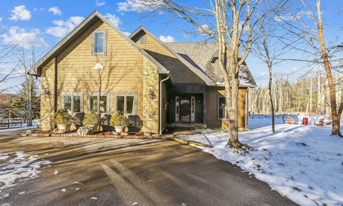 Timberline House | Beautiful contemporary home offers views and easy access in every season.