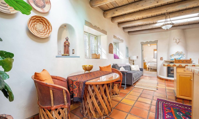 Historic Eastside Apartment | Besos Casita on Canyon Rd, near Park, Historic East Side, with driveway parking