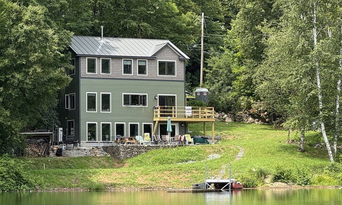 Ludlow House | Brand New 4 Bedroom House on Lake Pauline sleeps 8-10 perfect ski season rental
