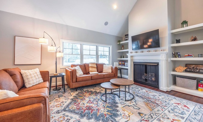 Timberline Villa | Brand New Home! A/C! Hot Tub! Outdoor Pool!