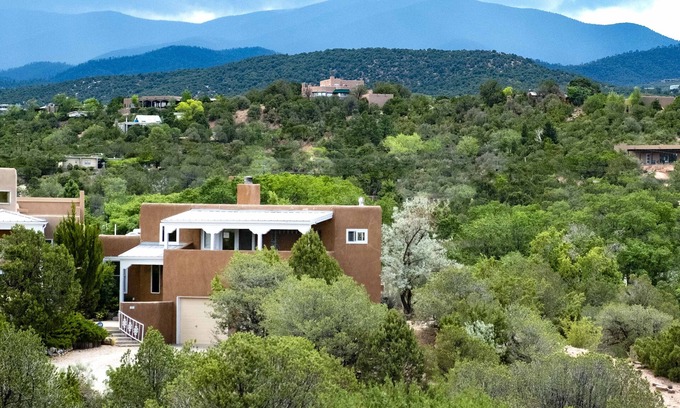 Northeast Santa Fe House | Casa Altamira - Gorgeous mountain views, deck, walk to the Plaza