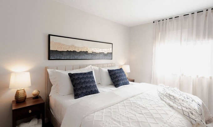 Cibola Addition House | Casa del Encanto · 4/BR,Sleeps 12,Foosball & Grill
