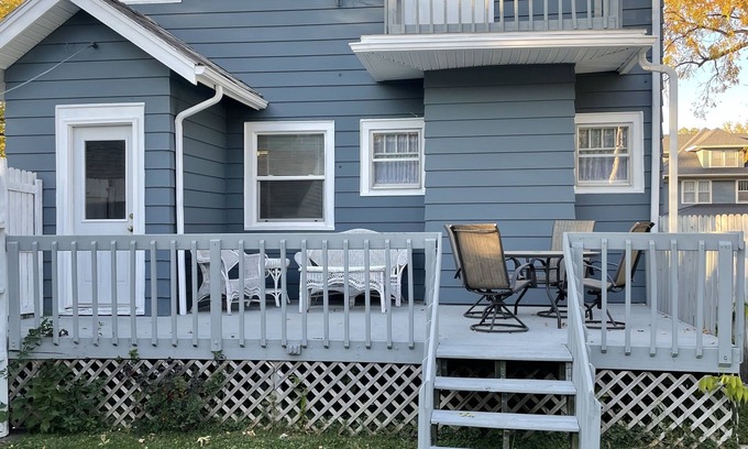 Kutzky Park House | Charming 3 bed 1 bath home. 1 block to St. Mary's. 10 min walk to Mayo downtown.