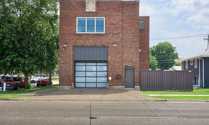 Como House | Charming 4-bedroom historic Firestation in Saint Paul with WiFi, AC