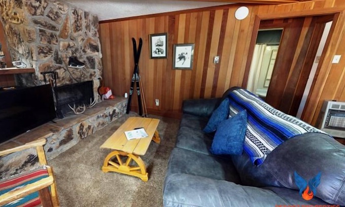 Angel Fire Condo | Close to Bike Park | Wood-Burning Fireplace | Redwood Commons A17