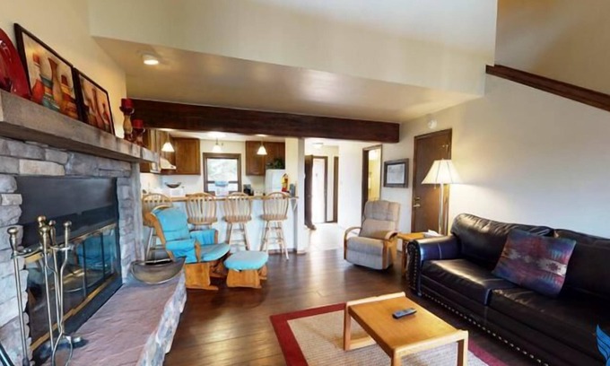 Angel Fire Condo | Close to Lifts | Fireplace | Views | Ski Run B6