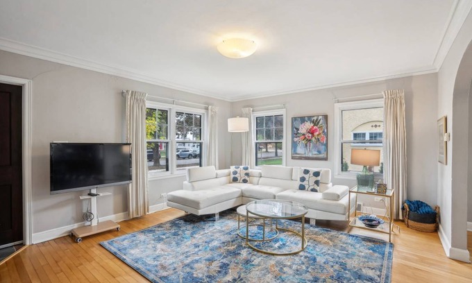 Eau Claire Condo | Condo ∙ 3 bedrooms ∙ 6 guests