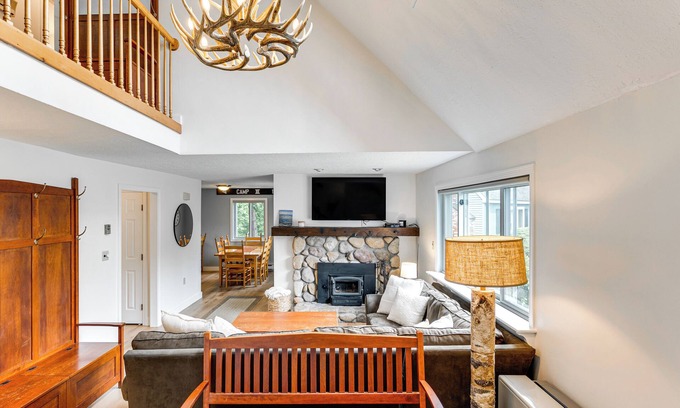 North Woodstock Condo | Condo w/Deck & Grill < 5 Miles to Loon Mountain!