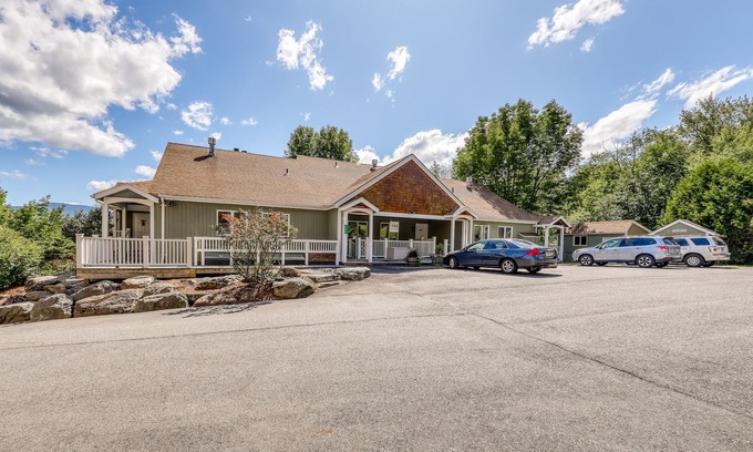 Stowe Area Condo | Conveniently located mountain condo with indoor pool & hot tub - close to skiing