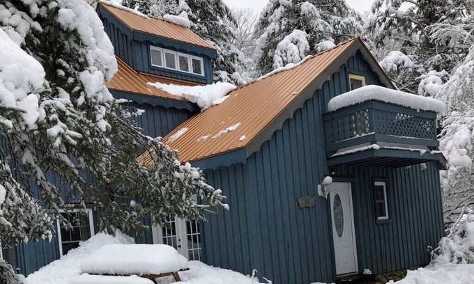 Jeffersonville Ski Chalet | Copper Roof - Escape for Families & Furry Friends